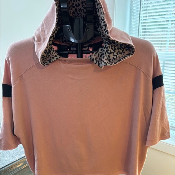 Ink, Love and Peace
Women’s Boxy color block hoodie with removable hood - Picture 5 of 5